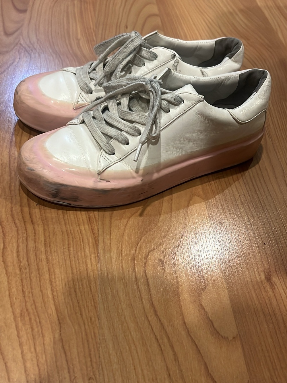 AUTHENTHIC VINCE women’s 5.5 shoes. - Picture 4 of 16
